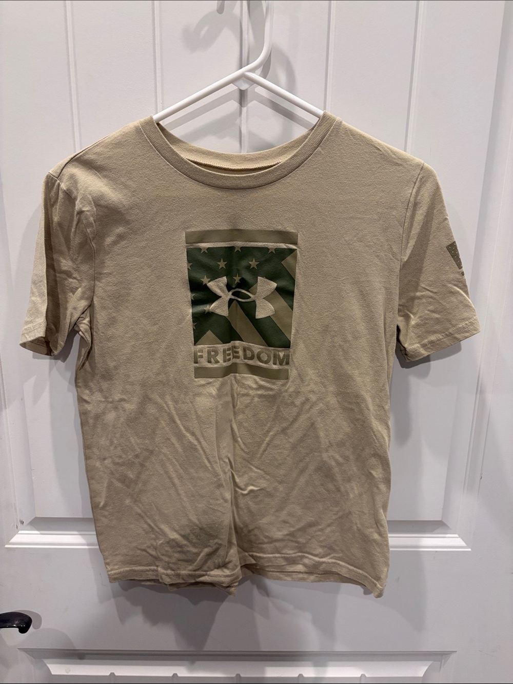 Under Armour Short-Sleeve Logo Tee in Tan with Green Graphic